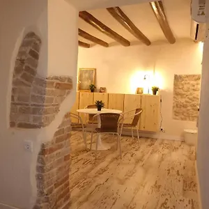 Petra -old With Terrace And Barbecue- Apartment
